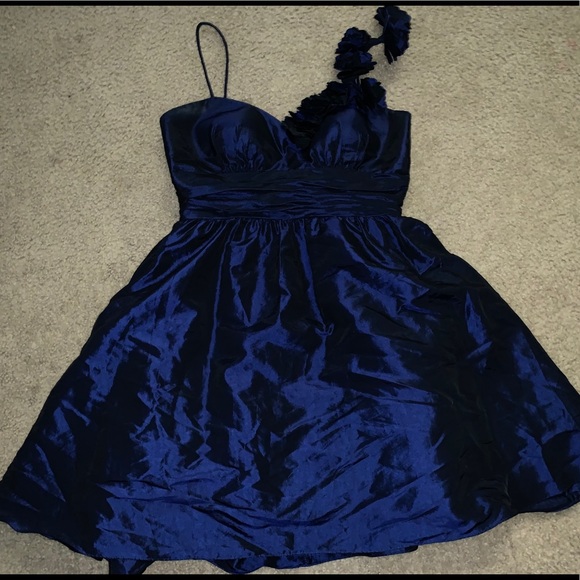 Dress - Picture 1 of 2